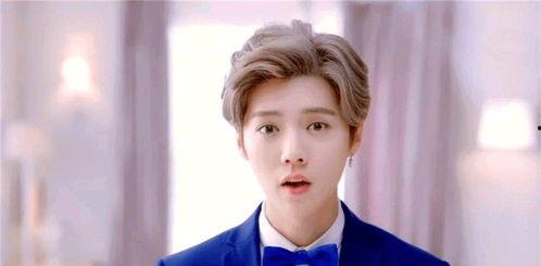 吃瓜鹿晗视频素材高清版,鹿晗吃瓜瞬间，笑点满满，网友直呼太可爱