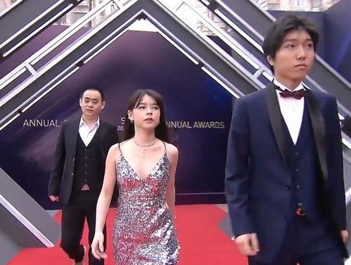 遂昌女老师吃瓜视频播放,引发网友热议