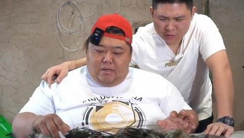 搞笑胖子大叔吃瓜视频,笑到肚子疼