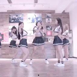 吃瓜校服跳舞视频,吃瓜校服版，青春活力演绎新风尚