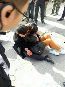 现场实拍吃瓜群众视频在线观看,吃瓜群众围观，一幕幕精彩瞬间